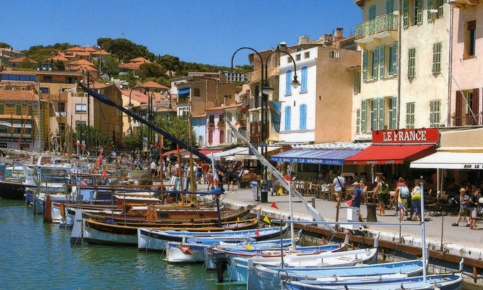 Cassis Apartment | Large studio 2 steps from the port