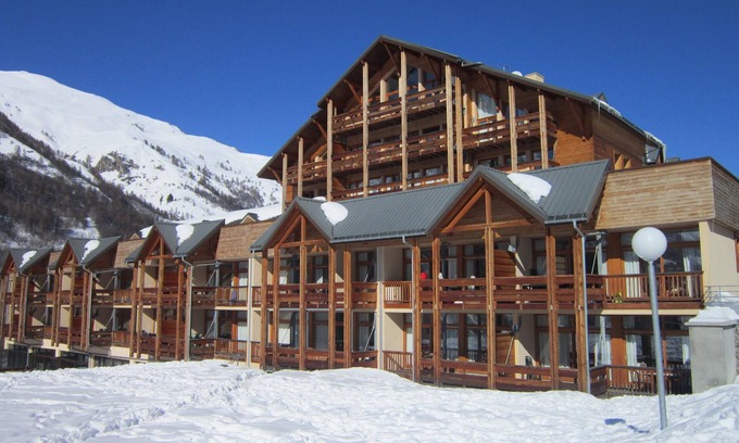 Valloire Apartment | Large Studio 27 m2 - in residence tourism * with swimming pool