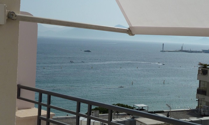 Cannes City Centre Apartment | Large Studio 31m2 Cannes Croisette