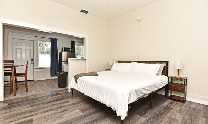 Winter Garden Apartment | Large Studio Apartment Near Downtown