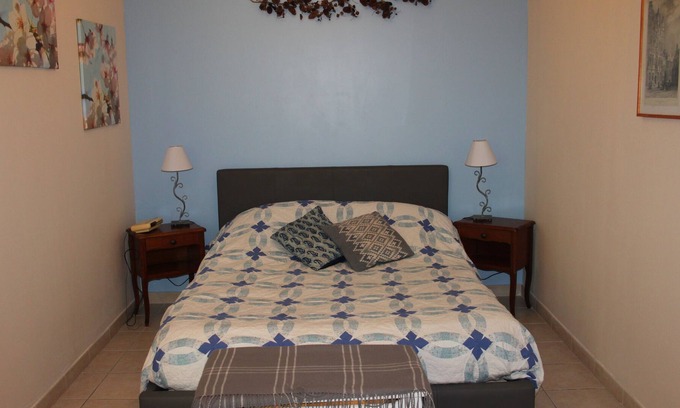Faubourg North Apartment | large studio downtown cheap