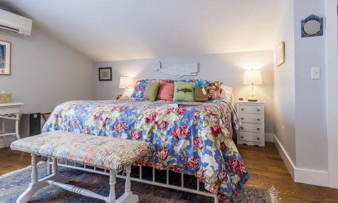 Brunswick Apartment | Large suite/private bath/private entrance on quiet street near Thomas Pt. Beach