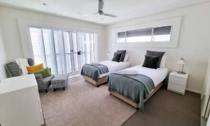 Surfers Paradise Villa | Large Surfer's Sanctuary 4 beds 4 bath and pool