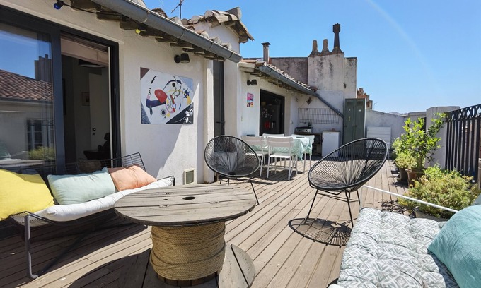 Notre-Dame du Mont Apartment | Large T2 with terrace in the heart of Marseille