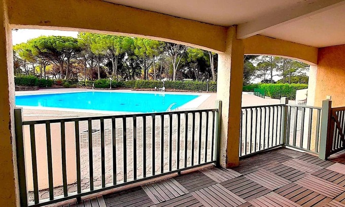 Valescure Apartment | Large T3 ground floor - Sleeps 6 - Large terrace facing the pool