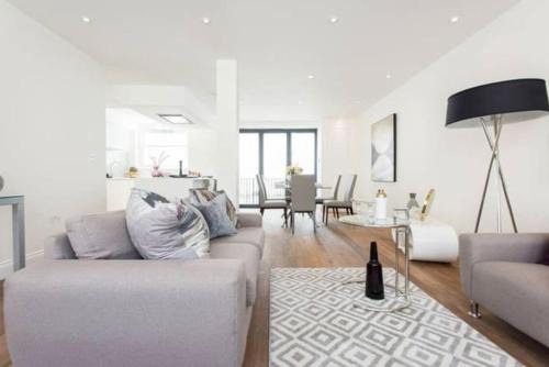St. Pancras and Somers Town House | Large Three Bed Duplex Camden