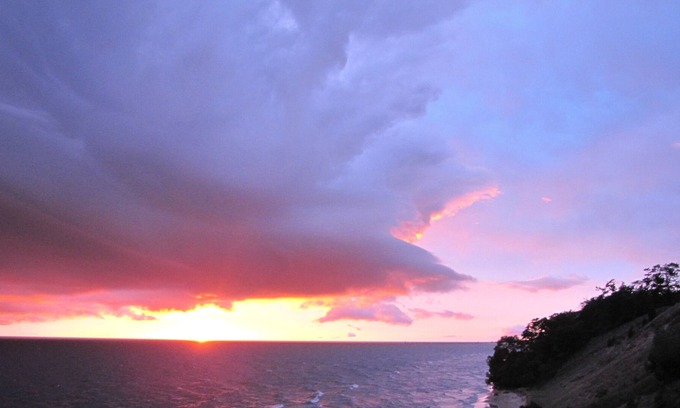 Norton Shores Cottage | Large three bedroom cottage sitting on Lake Michigan bluff in the Muskegon area.