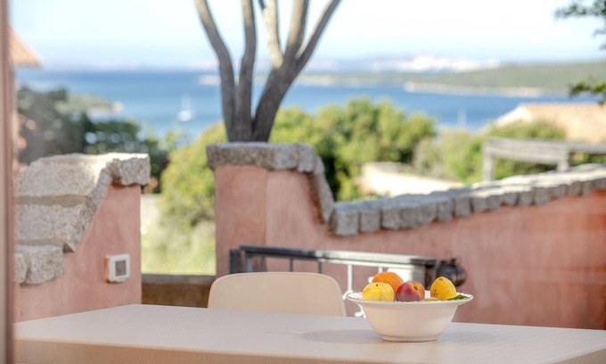 Porto Pozzo House | Large three-room apartment with private garden, Sea View overlooking the pool