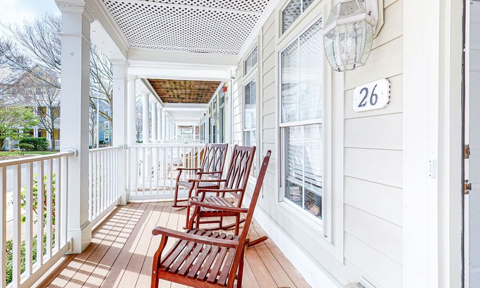 Sunset Island House | Large Townhouse w/Central AC, Shared Pool, Private W/D, Water Views, & Free WiFi