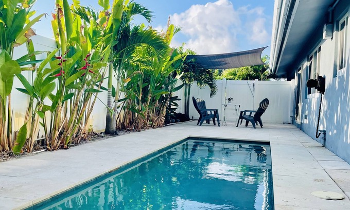 Coral Ridge House | Large Tropical House w/Pool- 4 BD-2 Kings 2 Queens