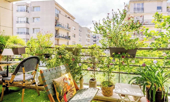 Combat Apartment | Large Two-bedroom Flat to Rent in Paris,100m From Beautiful Buttes Chaumont Parc