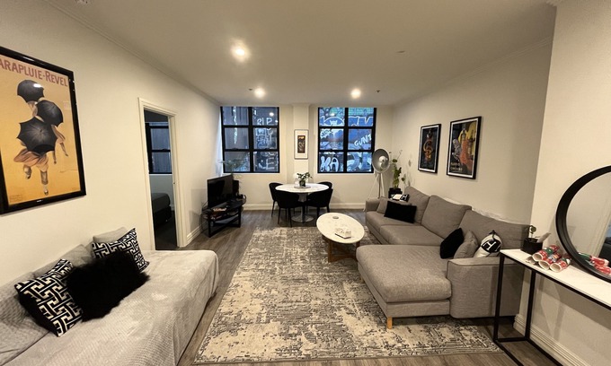 Melbourne Central Business District Apartment | Large Two-bedroom Flinders St apartment, on Hosier Lane. Easy walk to MCG and AO