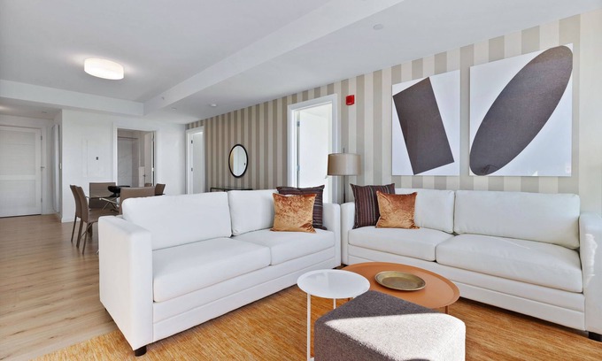 West Fens Apartment | Large Two Bedroom, One Block From Fenway Park