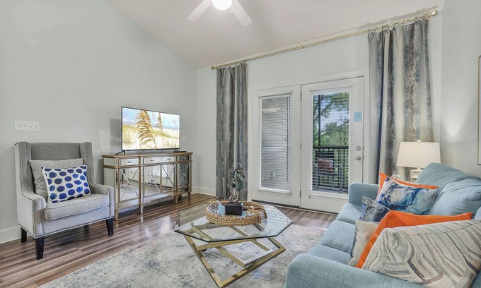 Foley Condo | Large upscale Condo near BEACHES-OWA-all sports complexes-RESORT style pool!