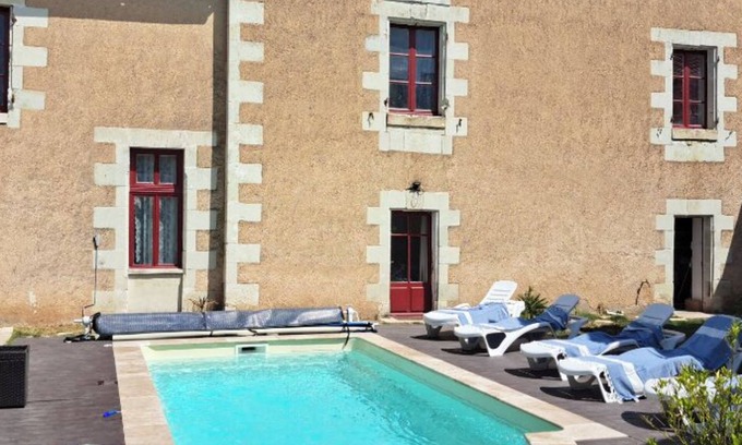 Savigny-sous-Faye House | Large vacation home in Savignoi - 7 bedrooms, private pool