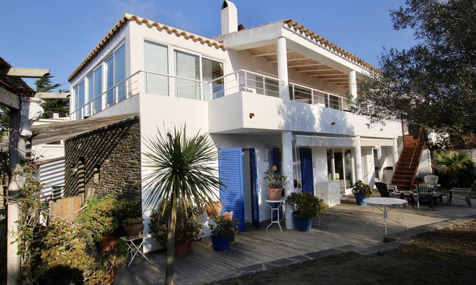 Cadaques House | Large, very quiet house close to the center, swimming pool, 5 minutes from the beach. Saturday to Saturday