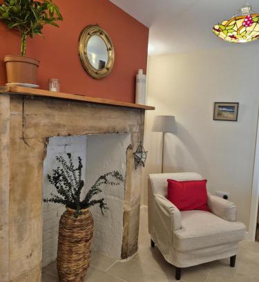 Bath Apartment | Large Victorian garden flat with views of Bath centre