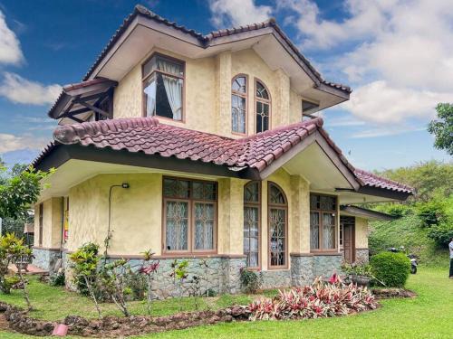 Ciater Villa | Large Villa Ciater 3BR near Sariater by 2ndHome