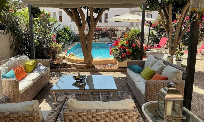 Roquetas de Mar House | Large Villa private pool and garden near beach