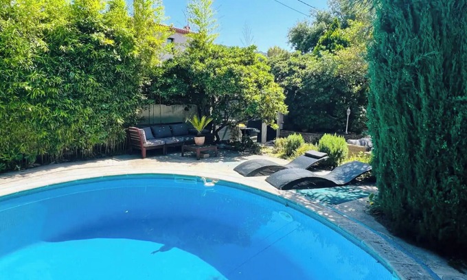 8th Arrondissement Villa | Large villa with garden by the sea, 8th POINTE ROUGE