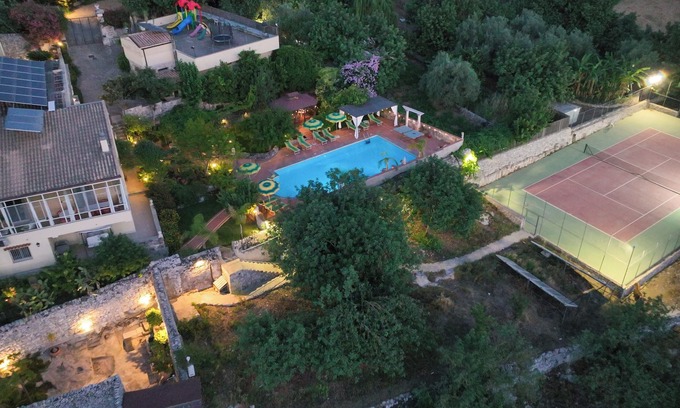 Modica Villa | Large villa with solar htd pool,tennis court,jacuzzi hot tub,playground for kids