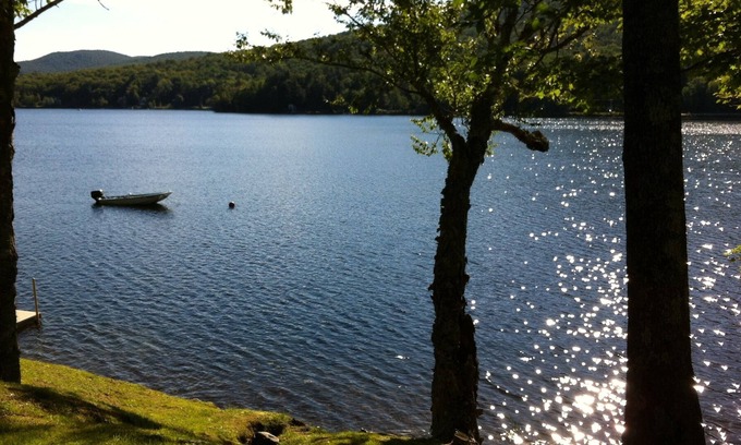 Rumney House | Large Waterfront House on Stinson Lake in The White Mountain National Forest.