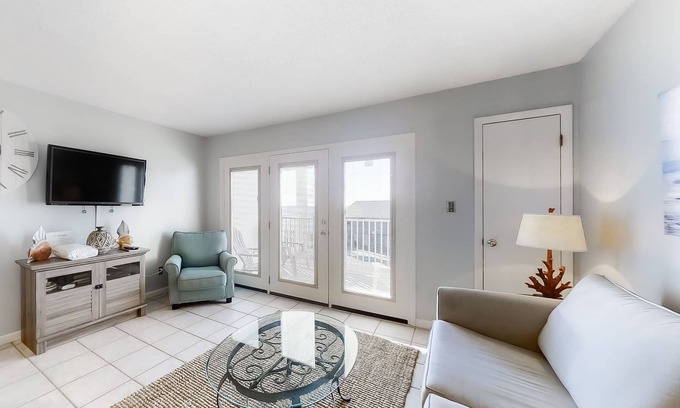 Fort Walton Beach - Destin Condo | Large waterfront cottage, Private pool, Close to entertainment