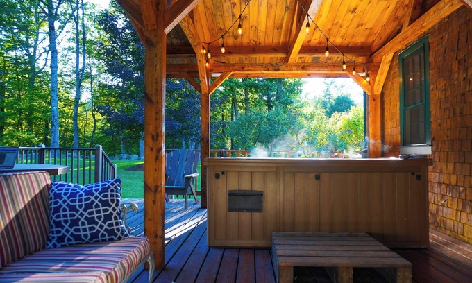 Holderness House | Large Well Equipped Pet Friendly Home with Hot Tub | Bank of NH Pavilion 19 mins | Iconic Fall Foliage central location | Air Conditioning | Walk to Squam Lake Beach | Main Level Bedroom and Bathroom