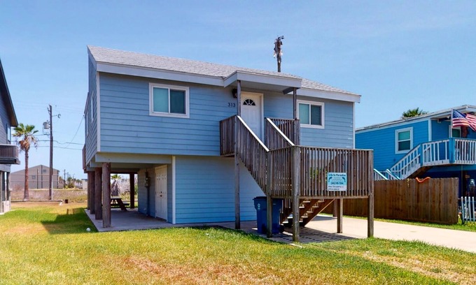 Port Aransas House | Large Yard, Views of Town, Golf cart Access