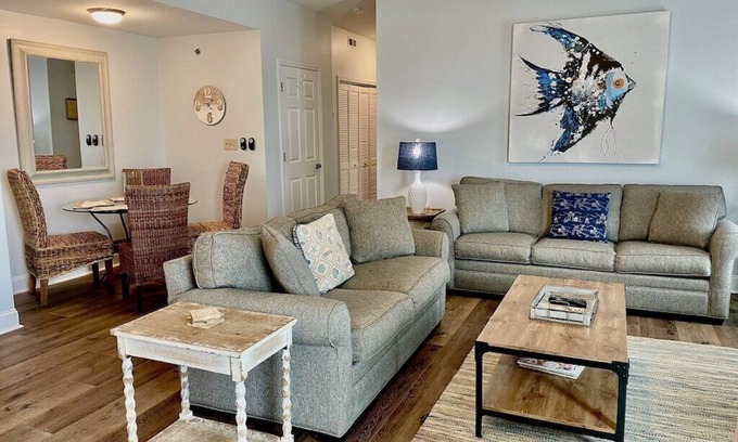 Charleston County Condo | Largest 1BR/1BA in IOP | Pool | Pet Friendly