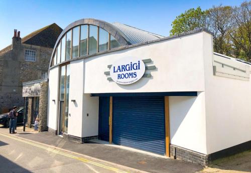 Lyme Regis Hotel | Largigi Rooms, Close to the Beach and Town Centre, Parking available