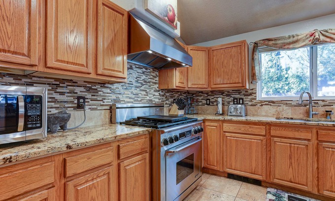 Larkspur House | Larkspur Trail 3 Bedroom Home by RedAwning