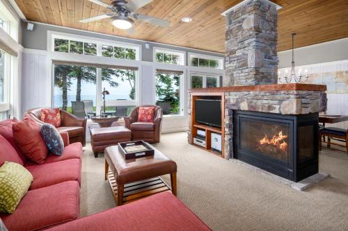 Two Harbors Resort | Larsmont Cottages