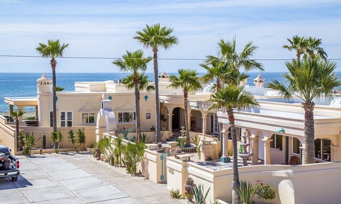 Las Conchas Villa | Las Conchas Beach Front Villa 1-15 Bedrooms- Kayaks-Tennis-Fun