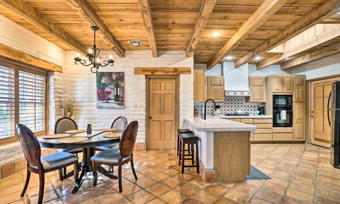 Mesilla Park House | Las Cruces Home La Casa Blanca with Courtyard