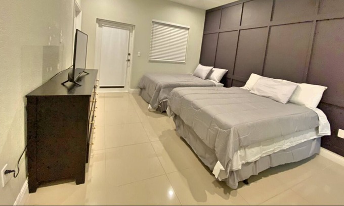 Central Fort Lauderdale House | Las olas 3br 2bath sleeps 6!! near the beach and cruises