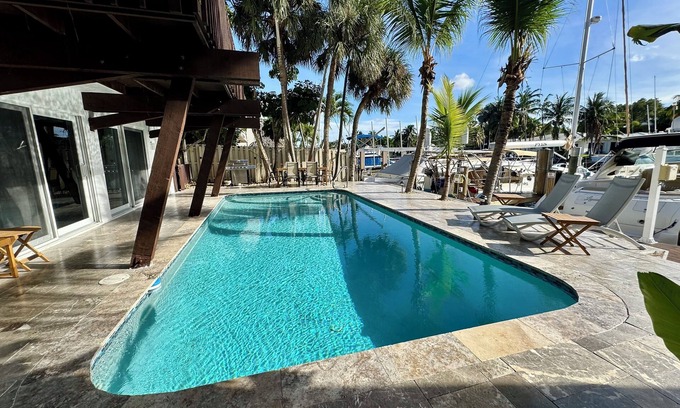 Hendricks and Venice Isles House | Las Olas Escape-Great Waterfront Duplex for 6 Pool
