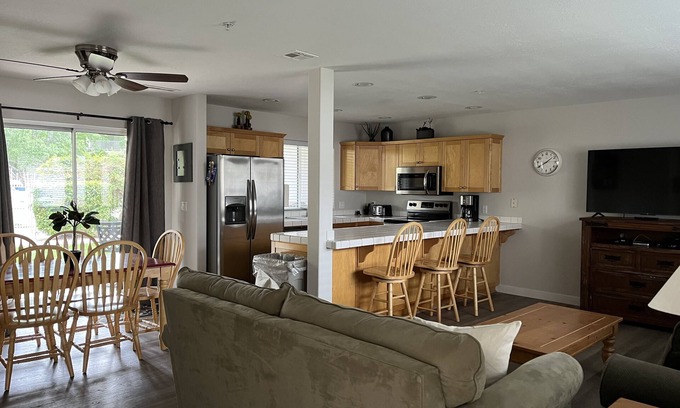 St. George Condo | Las Palmas 2 Bedroom Condo * Poolside * Great Amenities