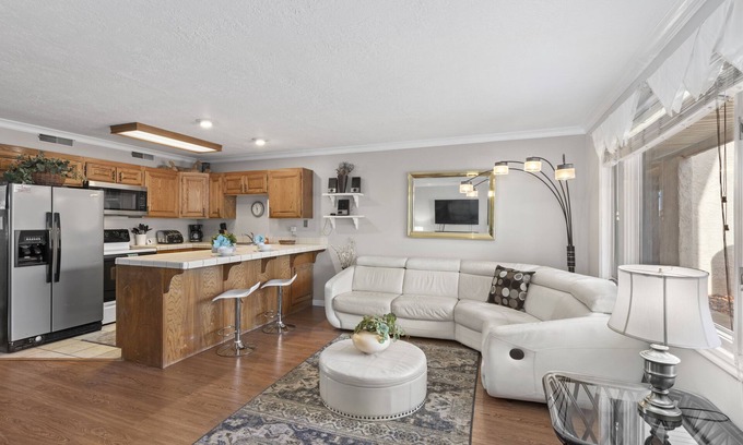 St. George Condo | Las Palmas Resort 304 | Main Level Condo, New Flooring, Mountain Views, Close to Pools, and more!