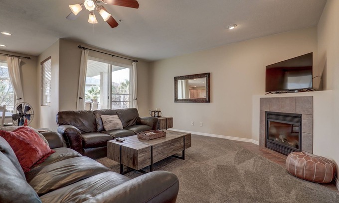 St. George Condo | Las Palmas Resort | Poolside Condo | Strong Wifi | Bunkbeds | #1709