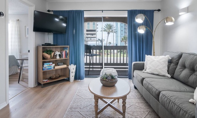 Gulf Shores Condo | Las Palmas - The Good Life - Unit 123