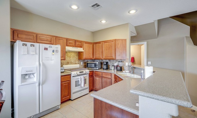 Sunrise Manor Condo | Las Vegas Condo w/Patio & Pool Access!