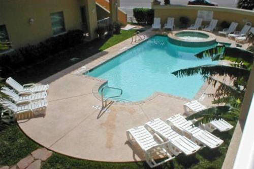 South Padre Island Apartment | Las Verandas #204 close to Clayton's beach bar