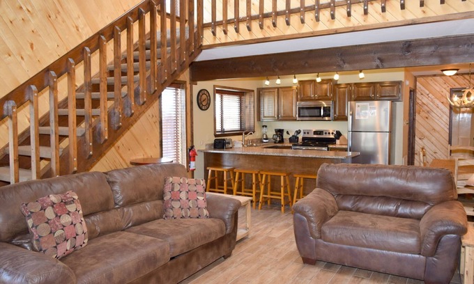 Red River Cabin | Last Chance - In Town - Pet Friendly! - Satellite - Gas Grill - Gas Fireplace -