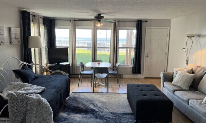 Port Clinton Condo | LAST CHANCE! Pool and hot tub open till Oct 6. Winter rentals available.