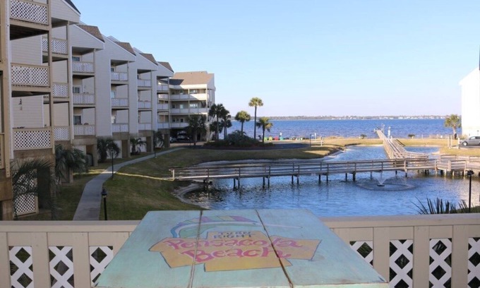 Pensacola Beach Condo | Last minute discounts - Steps to the Bay - Baywatch A1