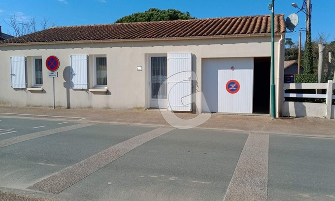 Longeville-sur-Mer House | Last Minute! Cozy Beach House for 4, 150m from Rocher Beach, Longeville-sur-Mer