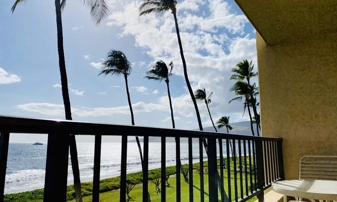 Kihei Condo | LAST MINUTE SUMMER DEALS- Oceanfront getaway in Kihei, Maui.