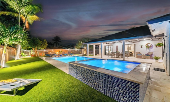 Lantana House | Late Summer Deal! Luxury Villa with Pool, Near Beach + Game Room