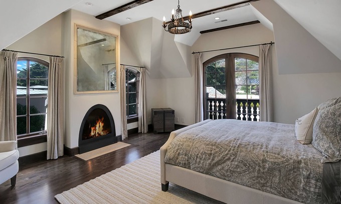 Carmel Highlands House | LAuberge costal cove Doris Day suite